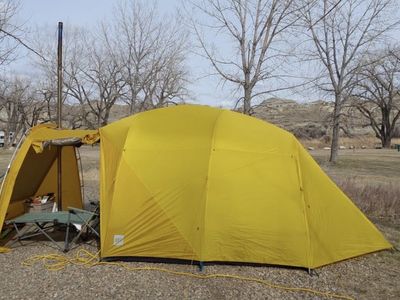 MEC Cabin 4 Tent w/ Vestibule