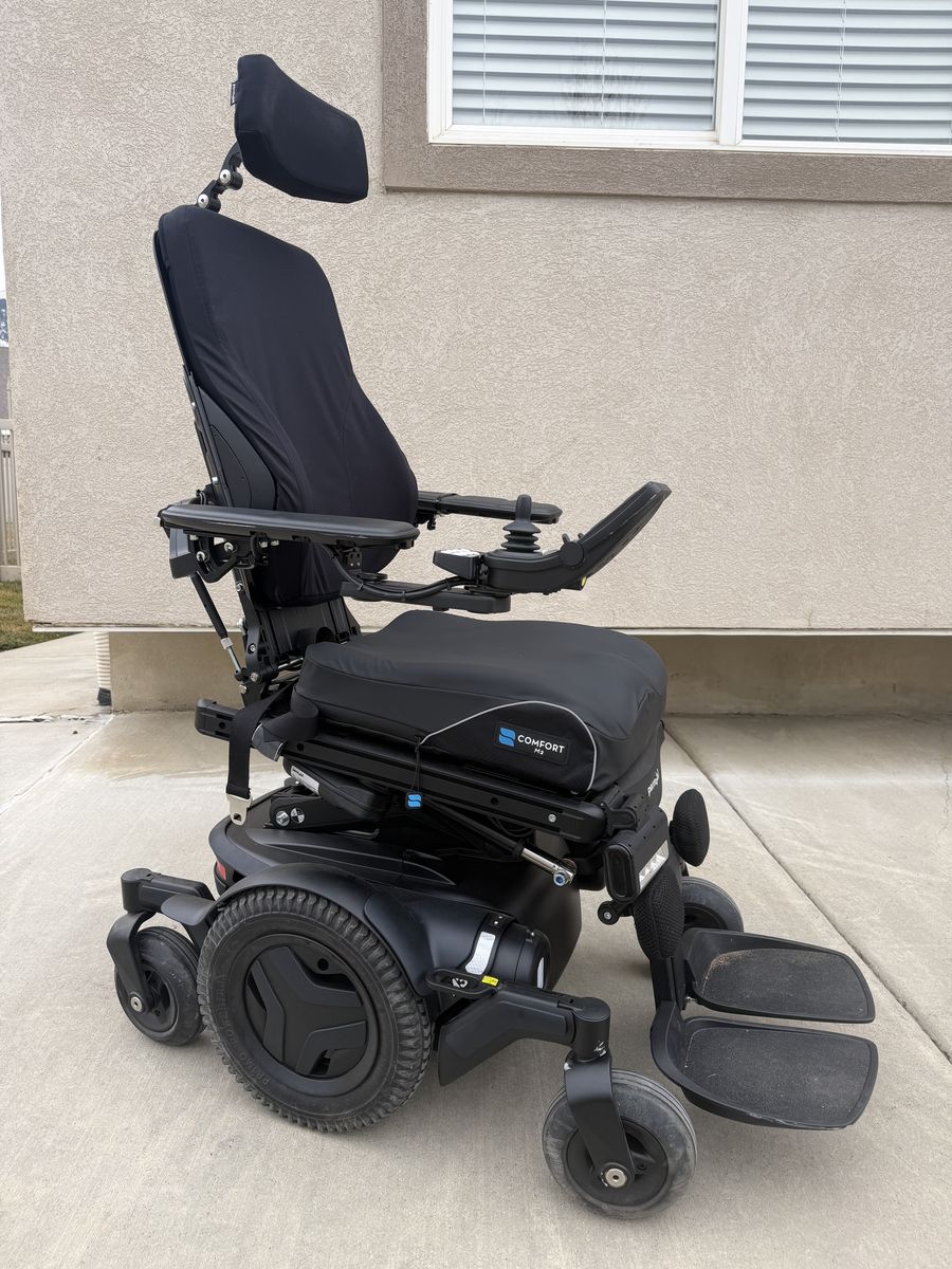 LIKE-NEW:Permobil M3 Corpus Power Wheelchair