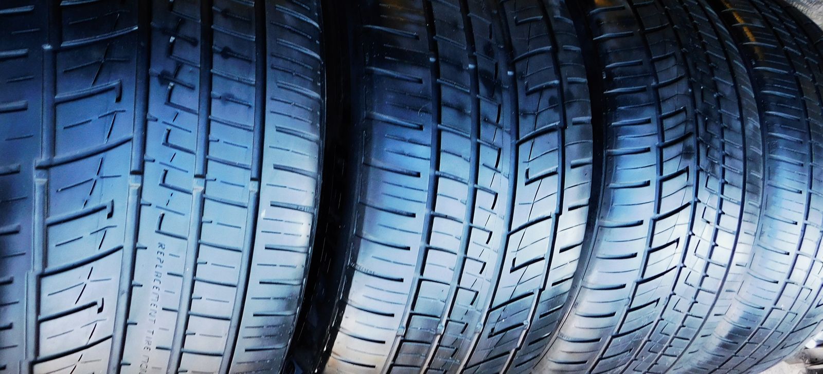 275 40R 20 General ZR