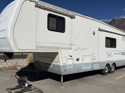 2000 National Sea Breeze 32' Fifth Wheel – $8,500 OBO