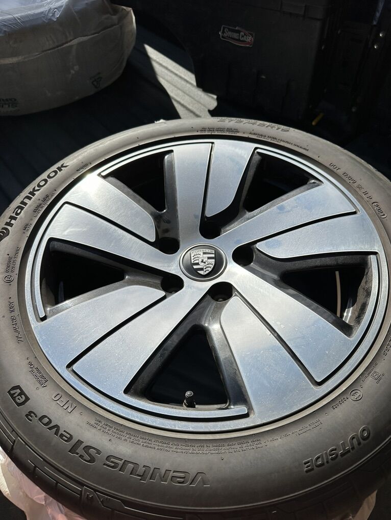 2023 Porsche Taycan Wheels and Tires