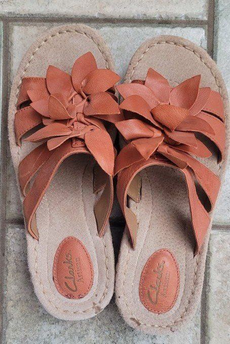 Clarks Artisan Orange Leather Floral Sandals Women's Size 9