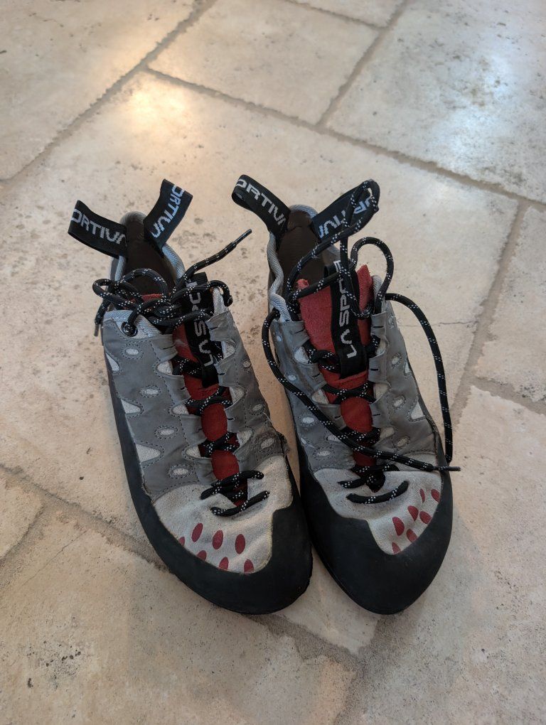 La Sportiva Tarantulace Women's Climbing Shoes -- EUR 40