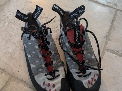 La Sportiva Tarantulace Women's Climbing Shoes -- EUR 40