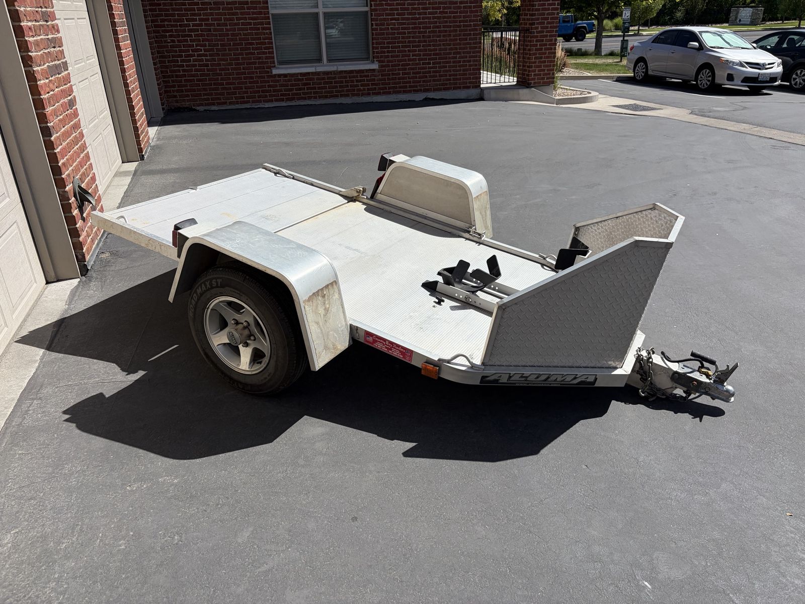 Aluma MC1F Compact Folding Motorcycle Trailer