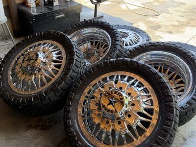 Like new 24” American force polished dually wheels