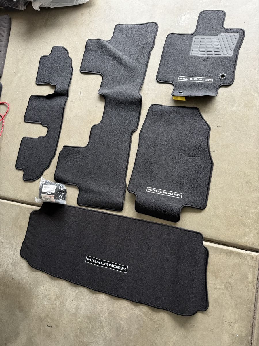 Brand new OEM 2022 Toyota Highlander floor mats