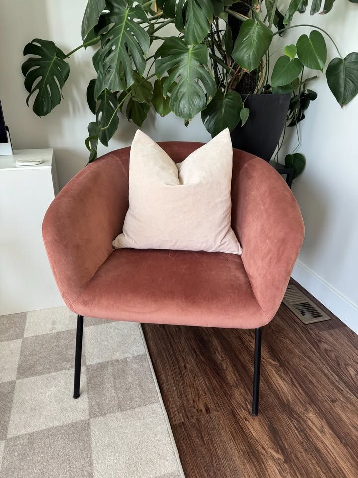 Set of 2 Modern Blush Velvet Accent Chairs