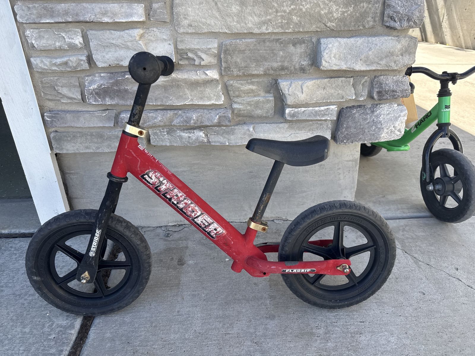 Strider Classic 12" Red Balance Bike for Toddlers - Learn to Ride without Pedals