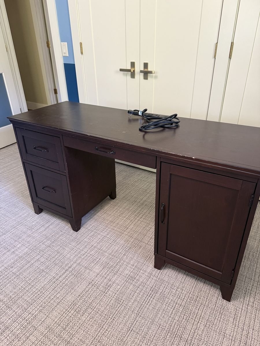 Kids desk with outlet
