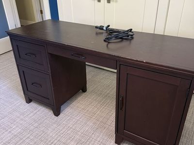 Kids desk with outlet