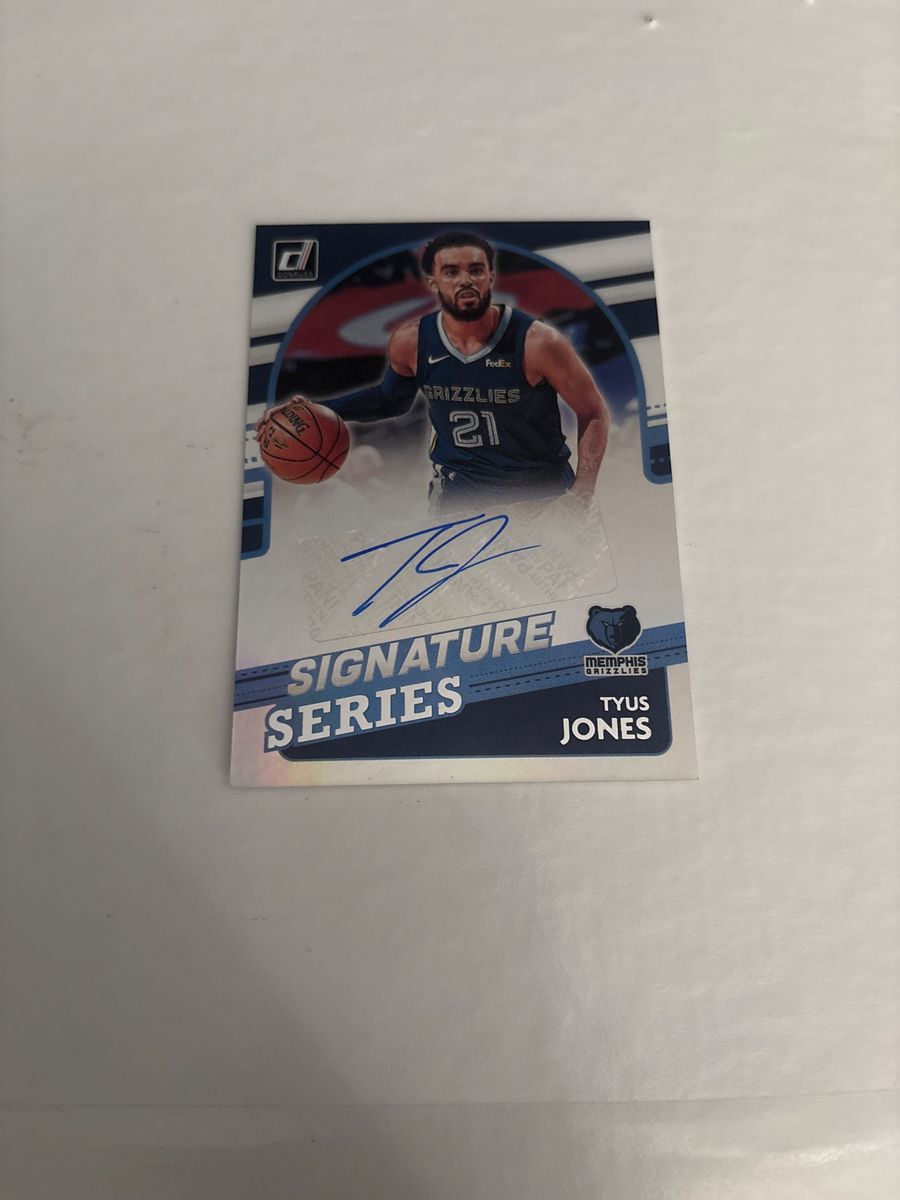 Tyus Jones Signature Card