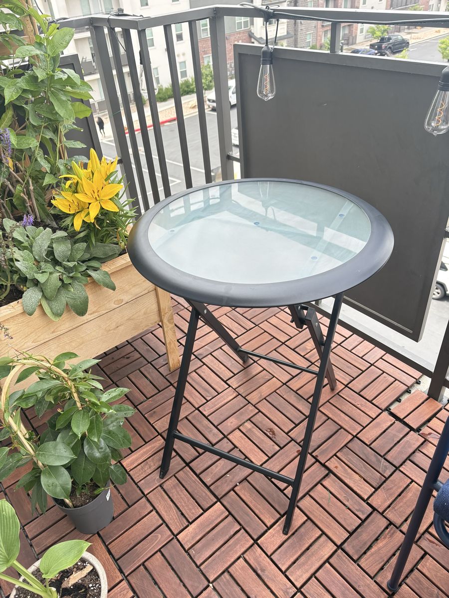 Pretty Bistro Round Glass And Steel Table