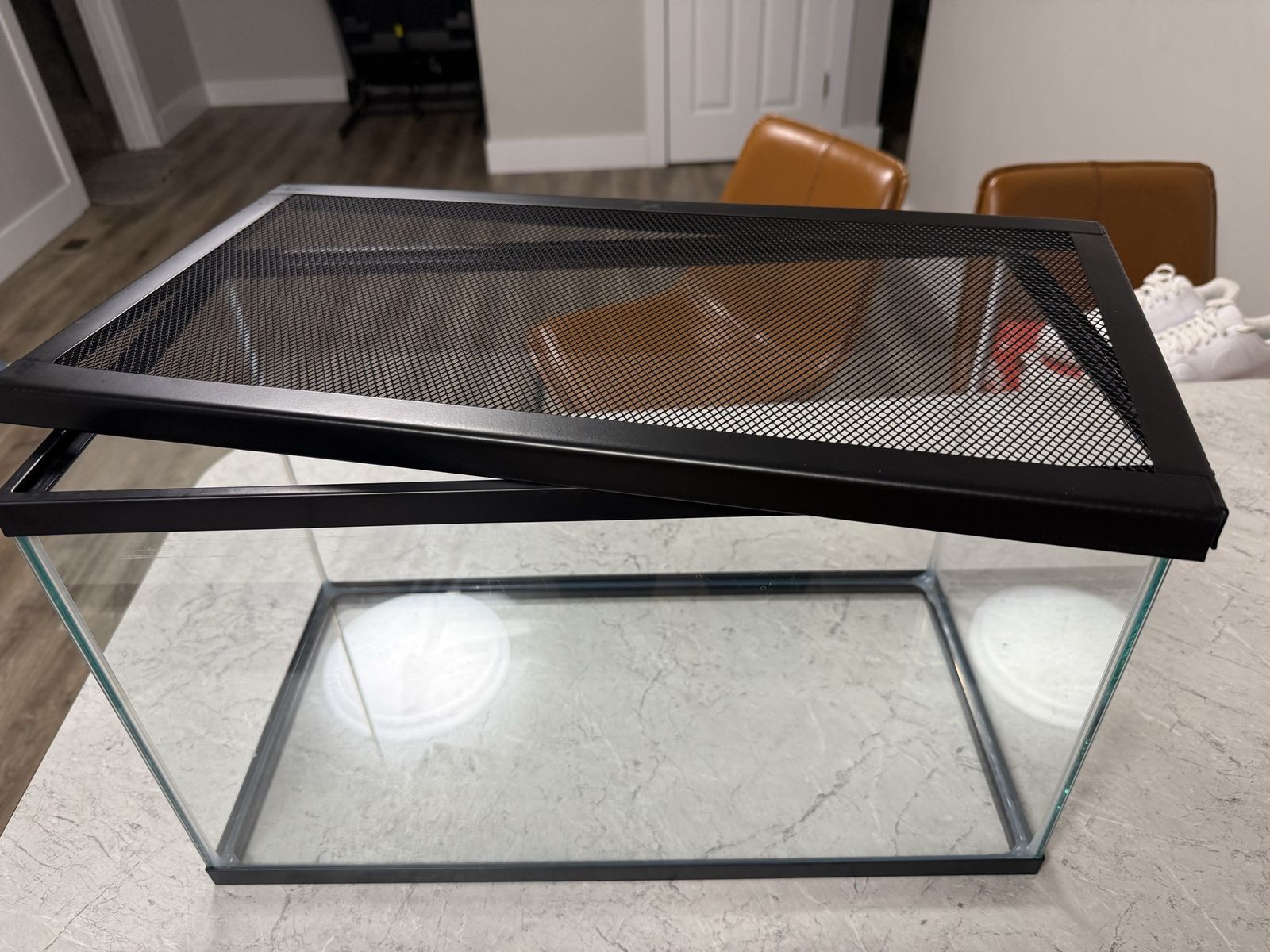 10 gallon fish tank w/food and accessories