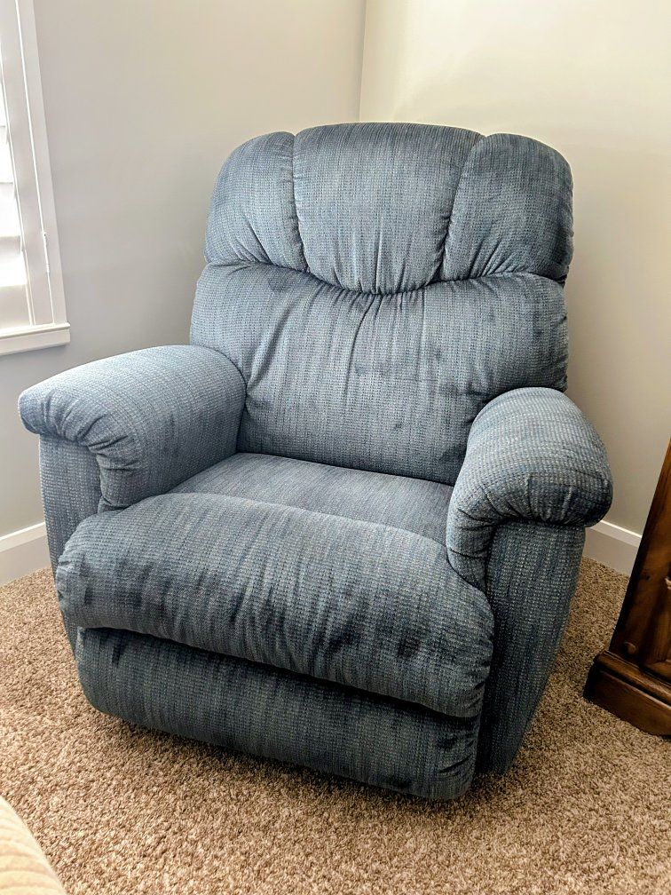 La-Z-Boy Recliner in Great Condition