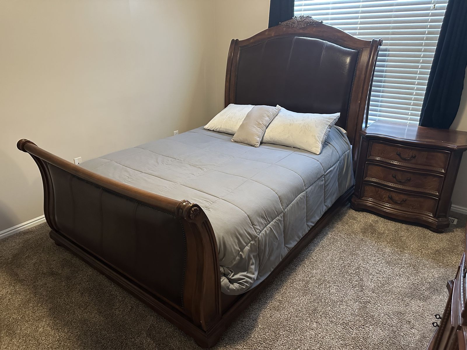 Queen Bedroom furniture set
