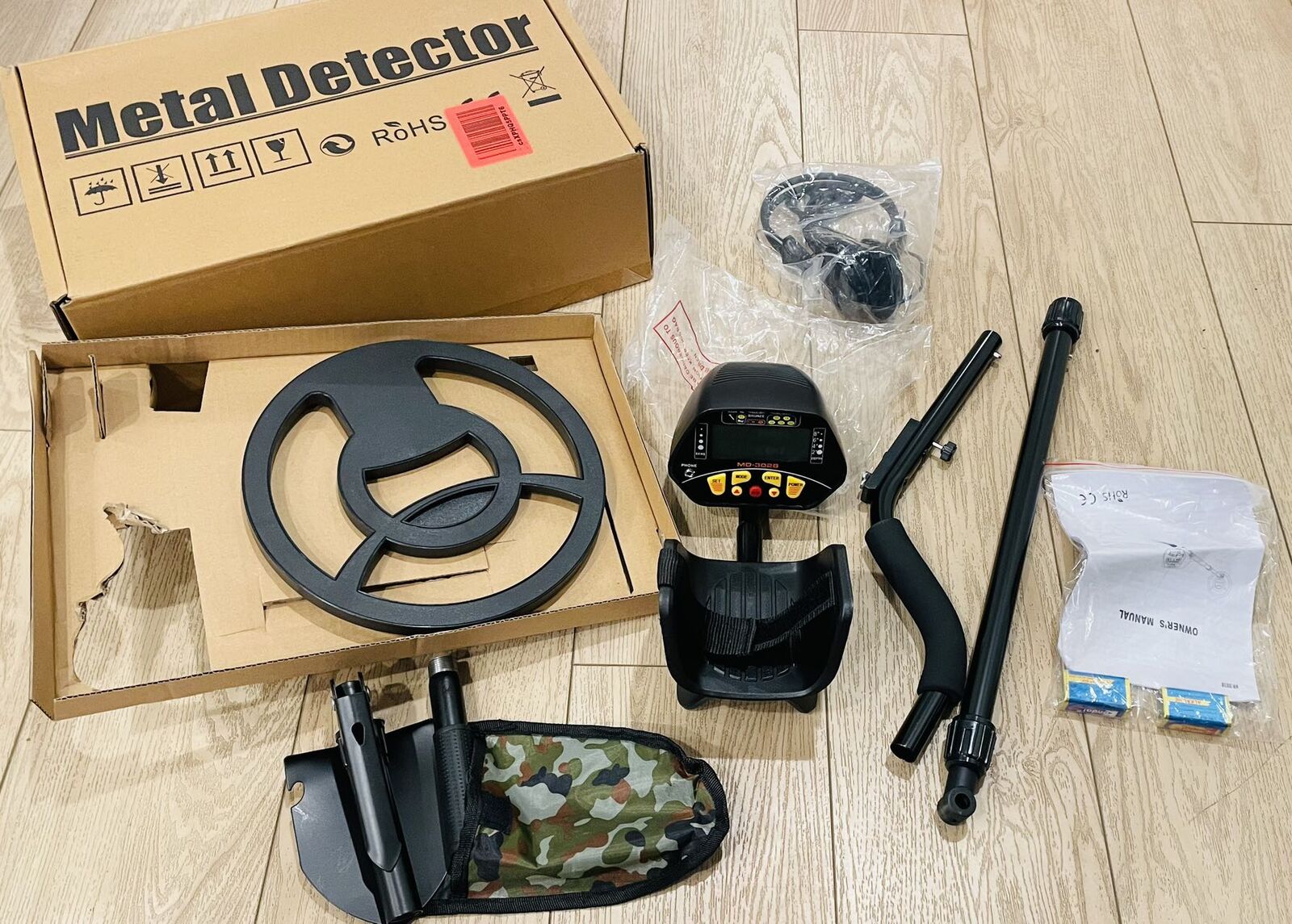 brand new in box metal detector ( 4 left)