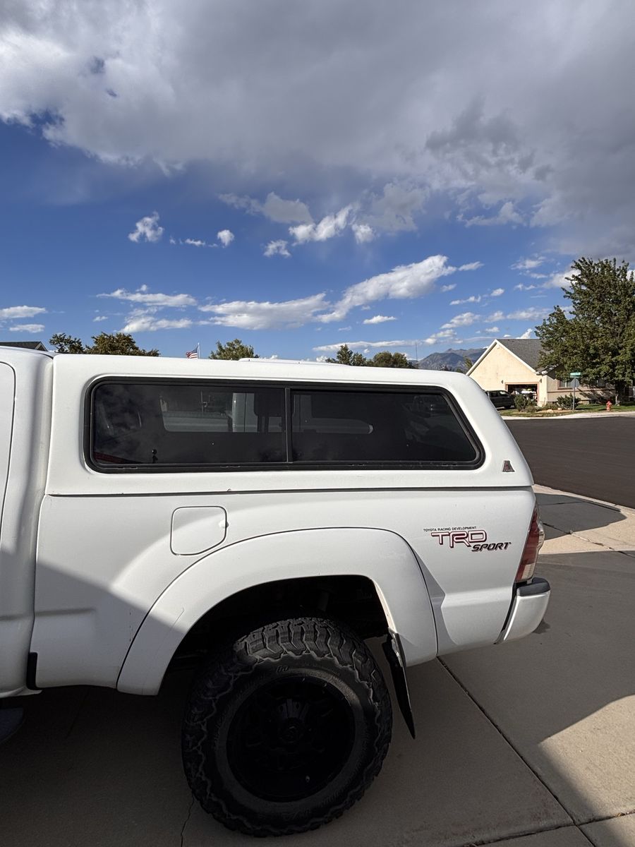 Leer fiber glass truck topper