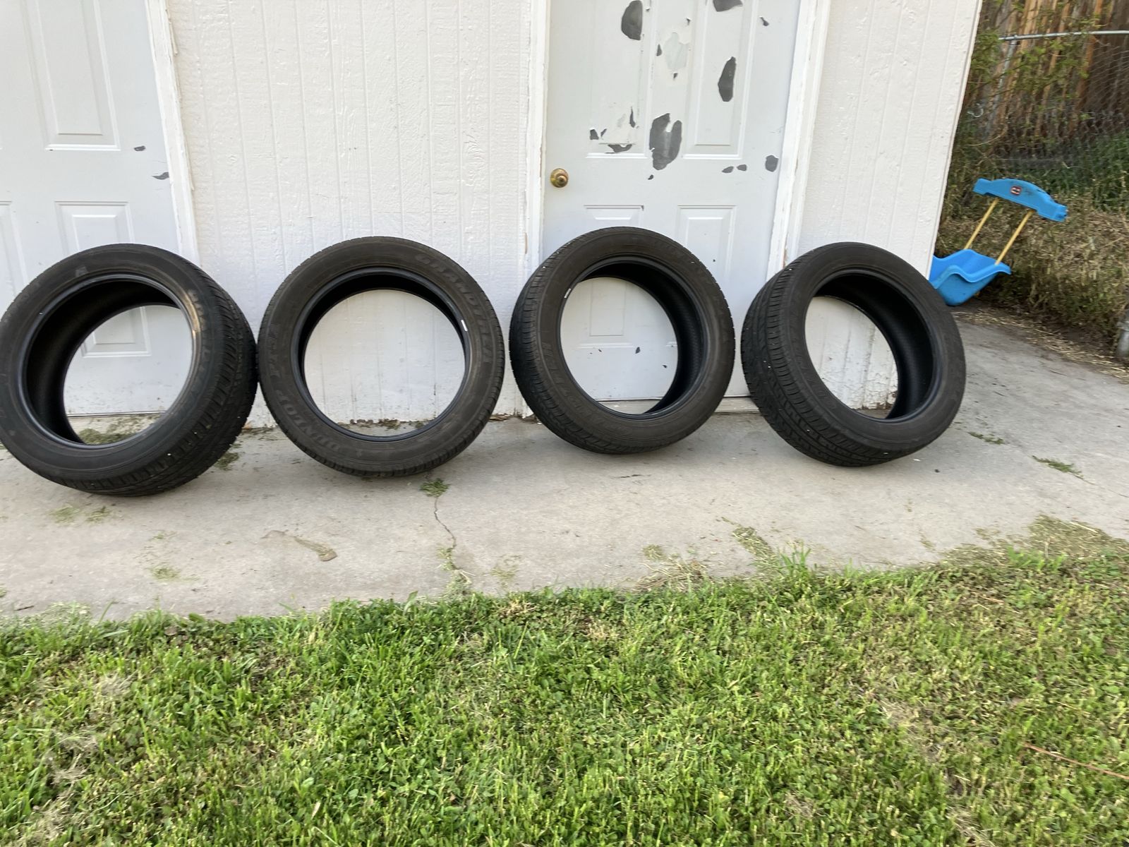 Like new Dunlop tires