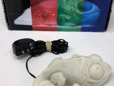 Huey Color Changing Gecko-Chameleon Lamp