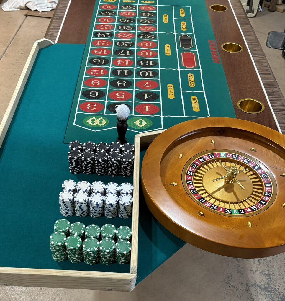 HOME CASINO ROULETTE TABLE +600 Chips In 3 Colors