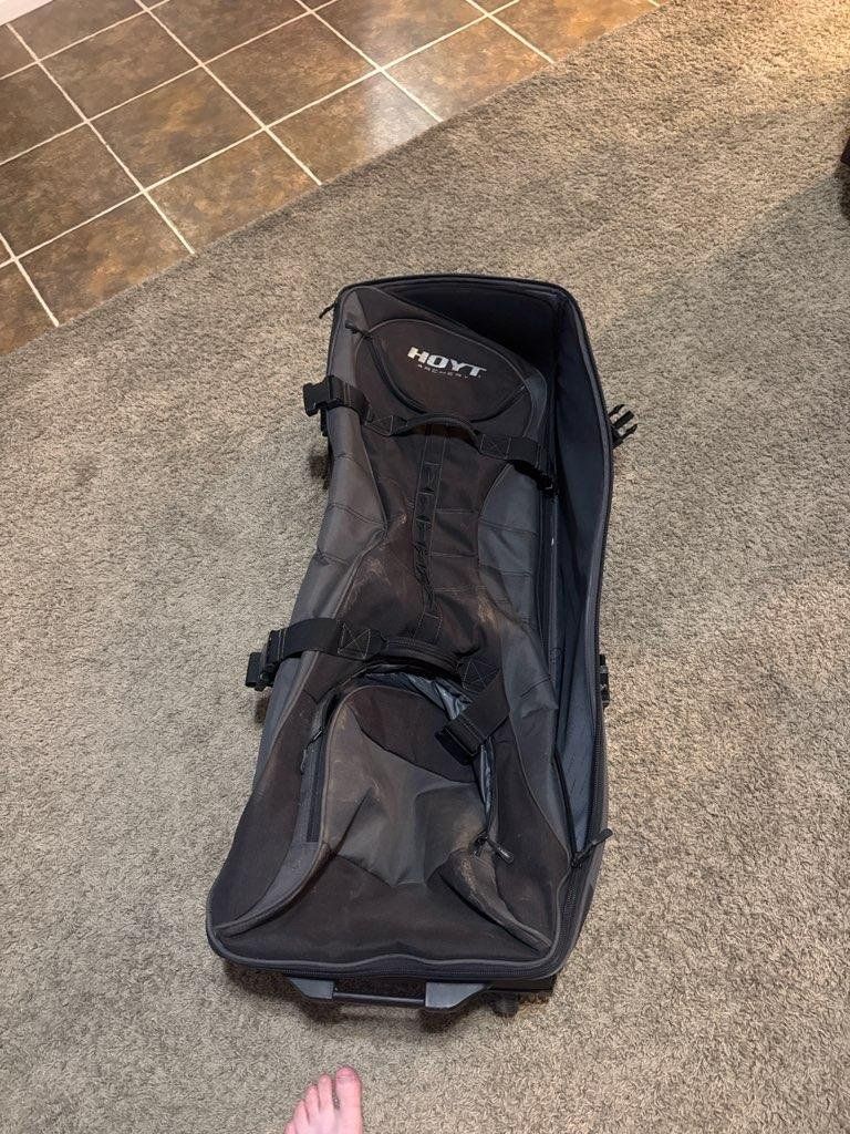 Hoyt bow case