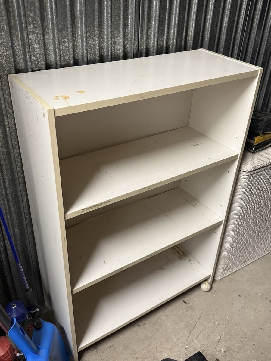 White Wood Laminate 3-Shelf Bookcase with Adjustable Shelves - Versatile Storage Unit