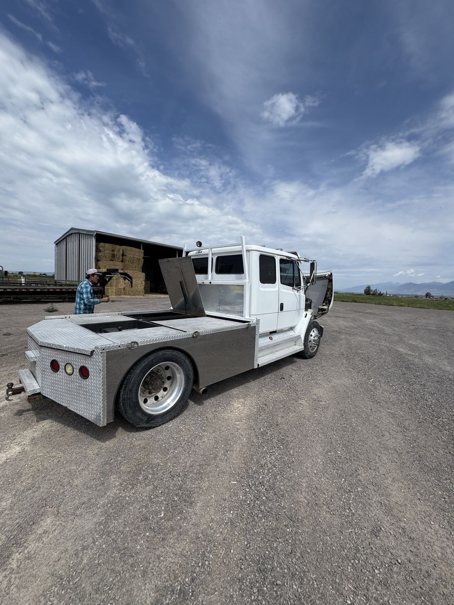 1999 Freightliner FL60 