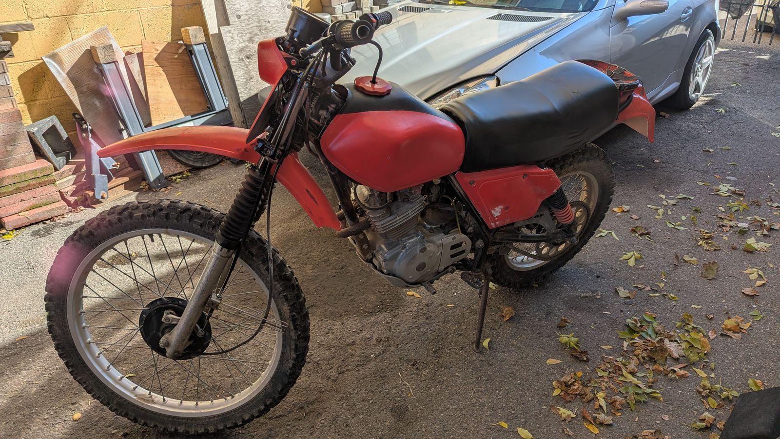 1979 HONDA XR 250 ENDURO. It starts in a dime cold or hot days, it does not burn oil, very low miles