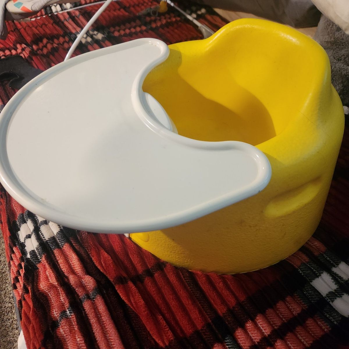 Bumbo seat with tray