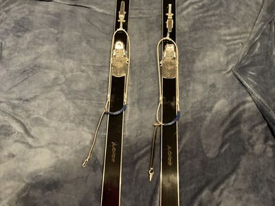 Vintage Rare 1960s Hart Jubilee Downhill Skis Sleek Dark Black Finish Metallic Edges Cable Bindings Nice Condition