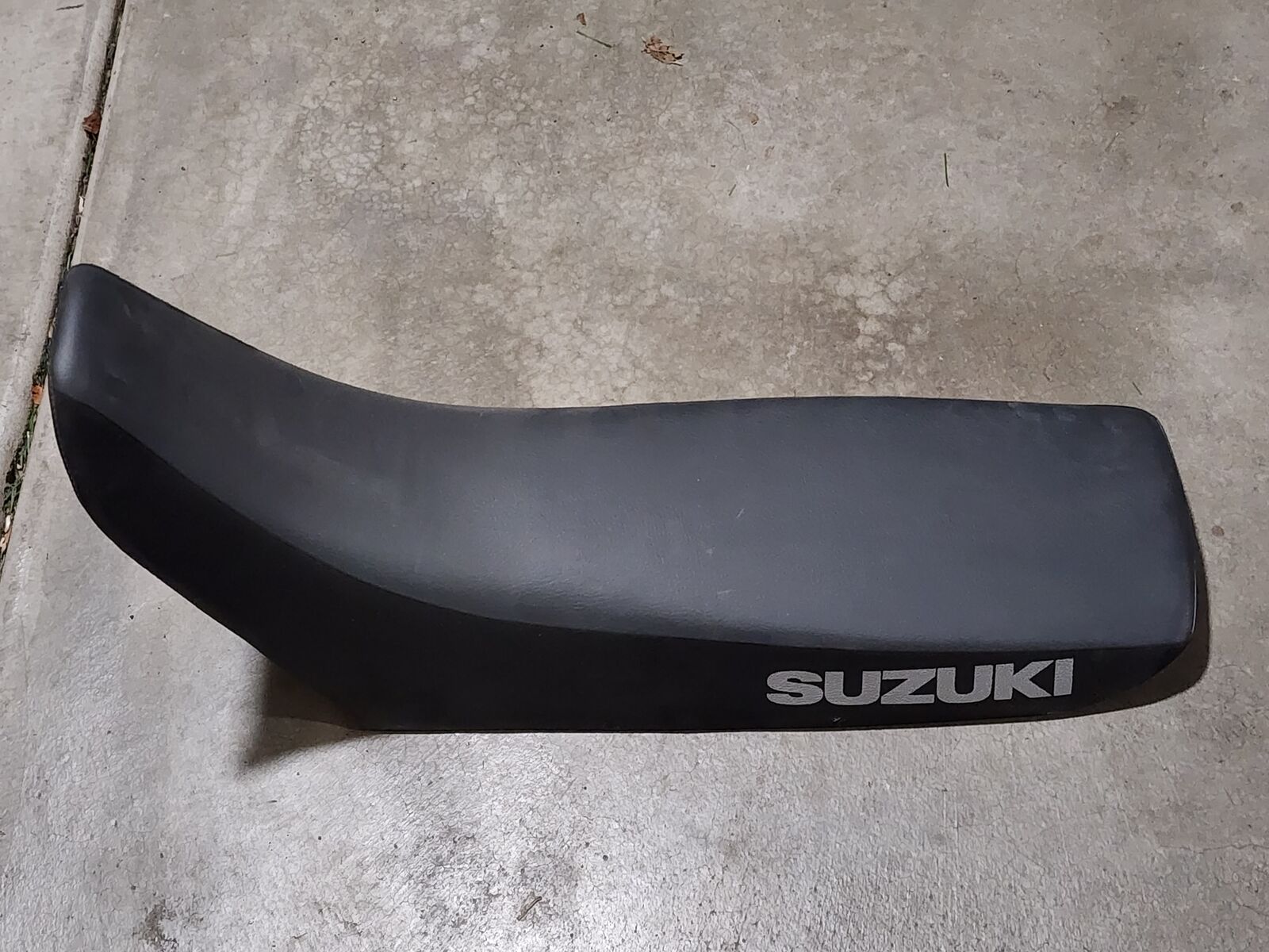 DR650 OEM Seat Without Rubber Parts