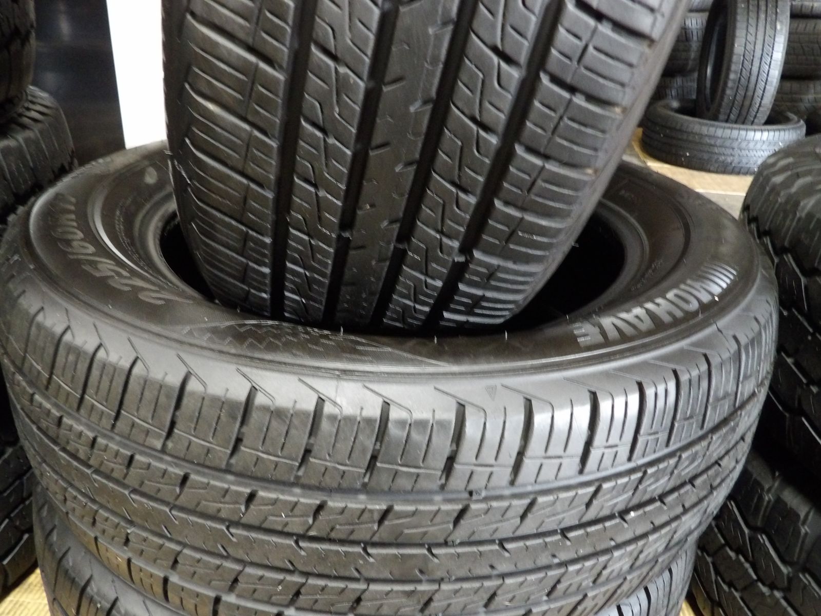 22/60R17 MOHAVE CROSSOVER CUV PAIR OF TWO USED TIRES 