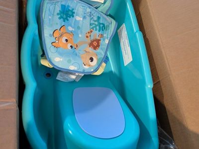 Newborn to toddler tub