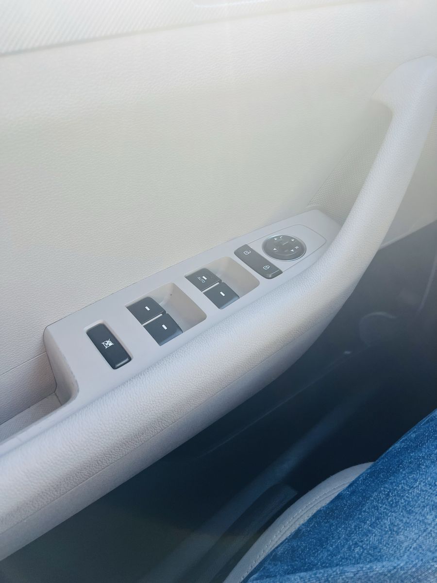 Main image 17