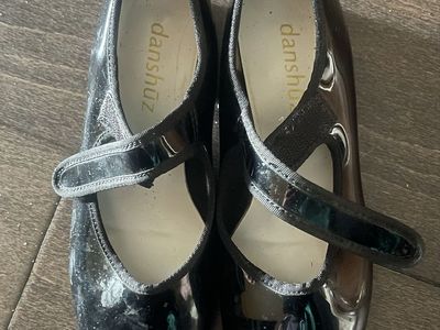 Danshuz Black Tap Shoes size 1