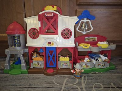 Fisher-Price Little People Toddler Learning Toy Caring for Animals Farm Electronic Playset for Preschool Pretend Play Kids Ages