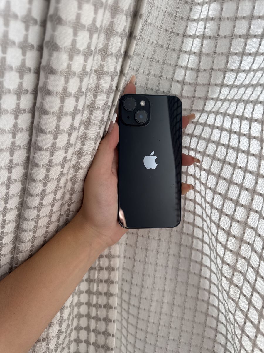 Apple iPhone 14 Black, Unlocked - Excellent Condition, No Cracks. Some Minor Scratches