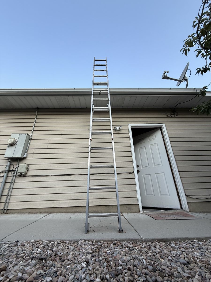 Werner Saf-T-Master 20 ft Aluminum Extension Ladder D1120-2 Type III 200 lb Capacity