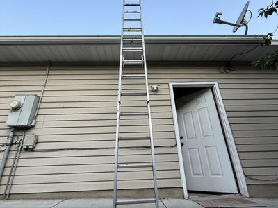 Werner Saf-T-Master 20 ft Aluminum Extension Ladder D1120-2 Type III 200 lb Capacity