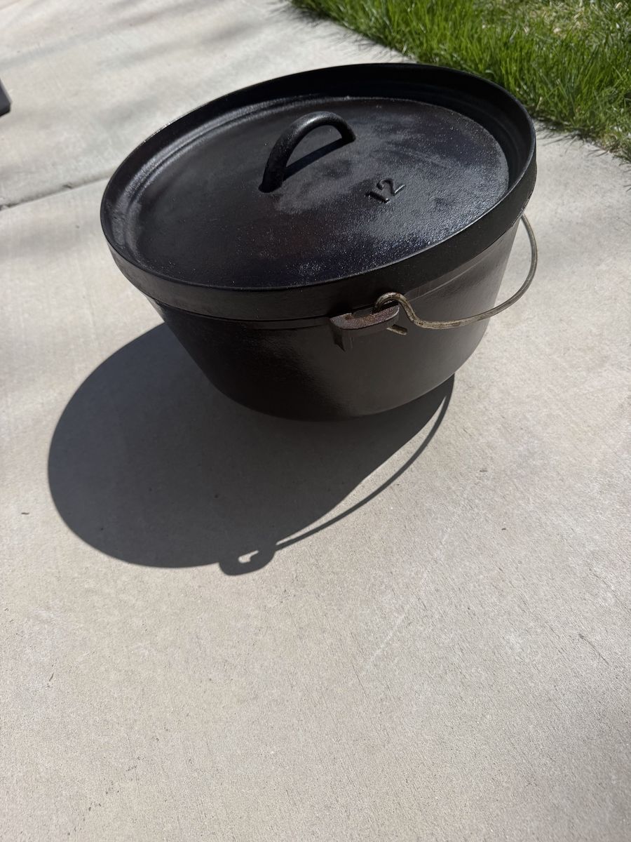 Lodge 12" Deeo Camp Oven Dutch Oven