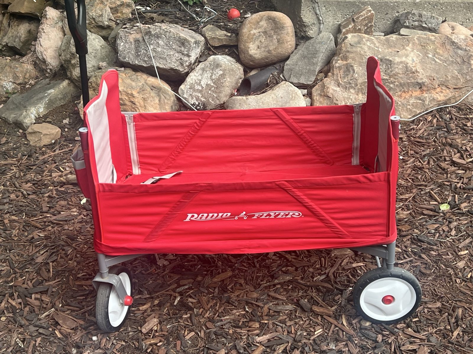 Radio flyer collapsible wagon fold down