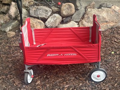 Radio flyer collapsible wagon fold down