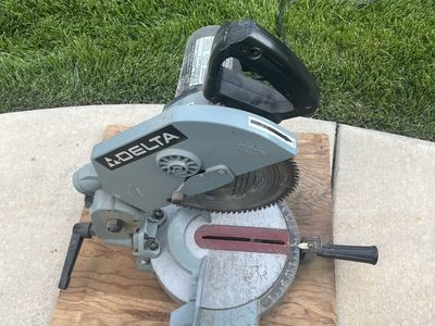 Delta compound miter saw tool