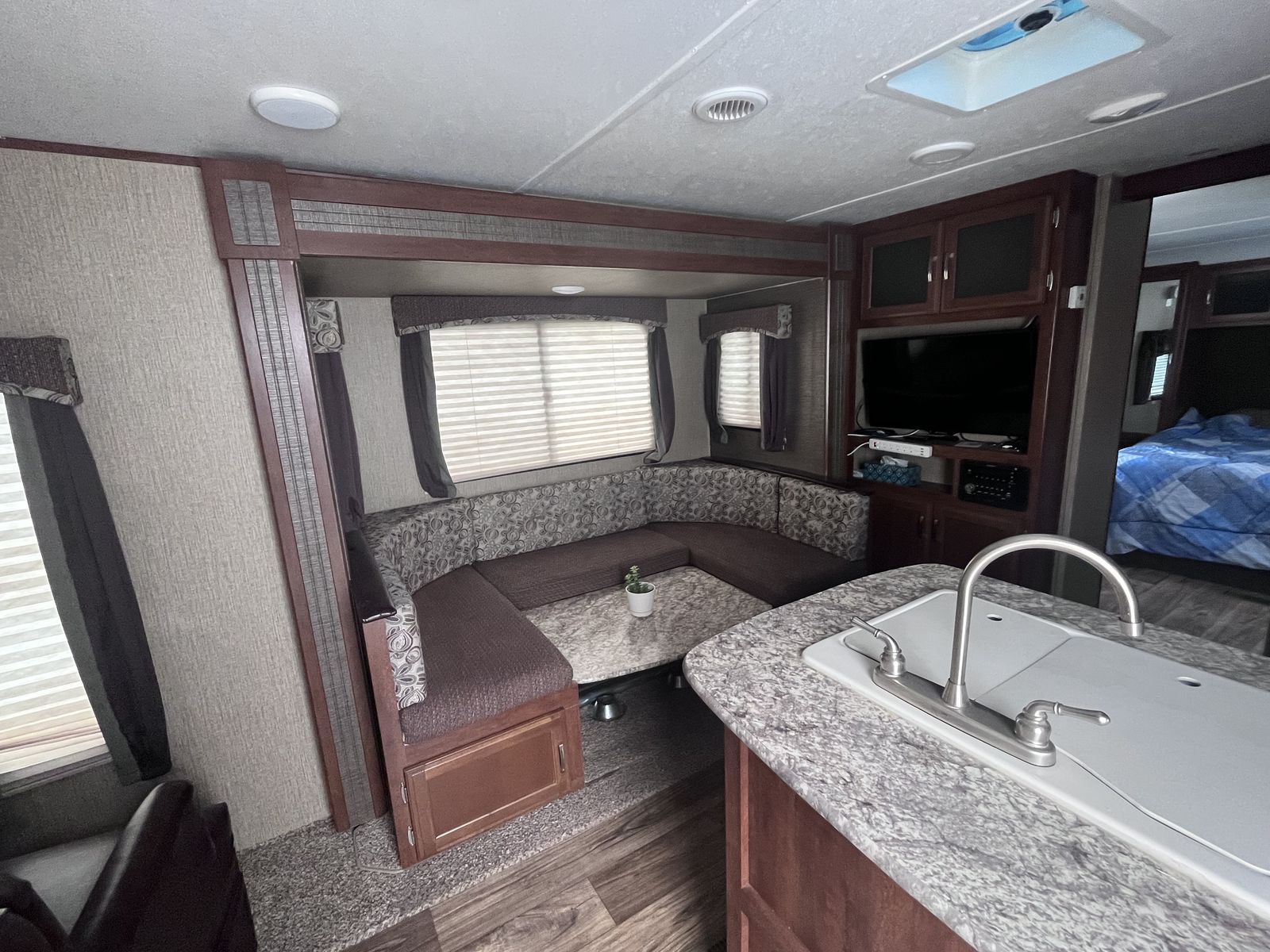 Main image 18