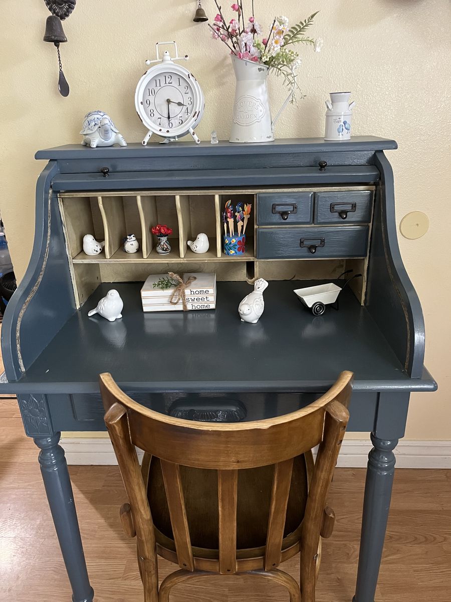 Beautiful vintage refinished roll up desk
