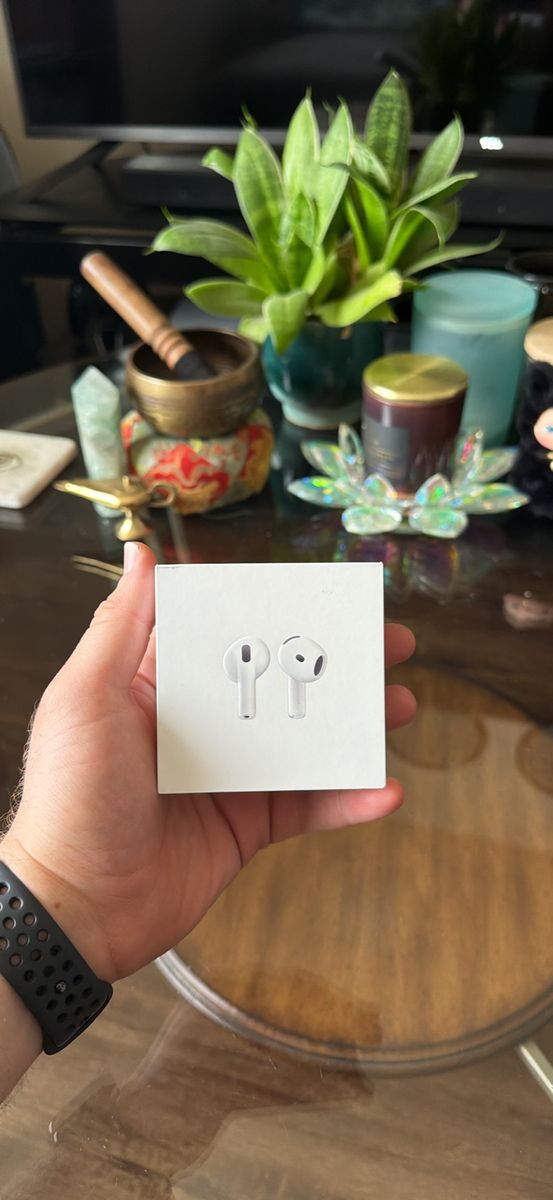 Apple AirPods 4 (4th Generation) Wireless Earbuds with Charging Case - New in Box