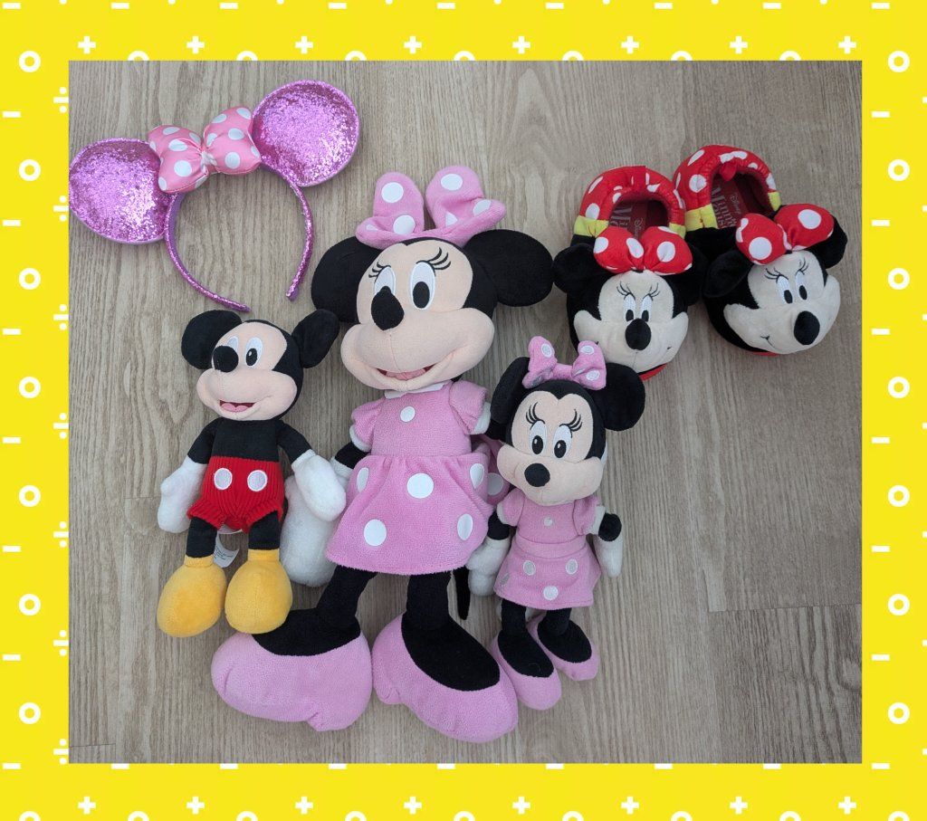 Disney Minnie Mouse Kids' Plush Slippers (Size 9/10), Minnie mouse ears and plushies