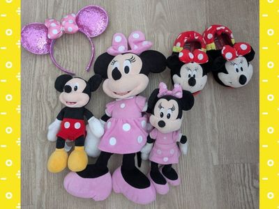 Disney Minnie Mouse Kids' Plush Slippers (Size 9/10), Minnie mouse ears and plushies