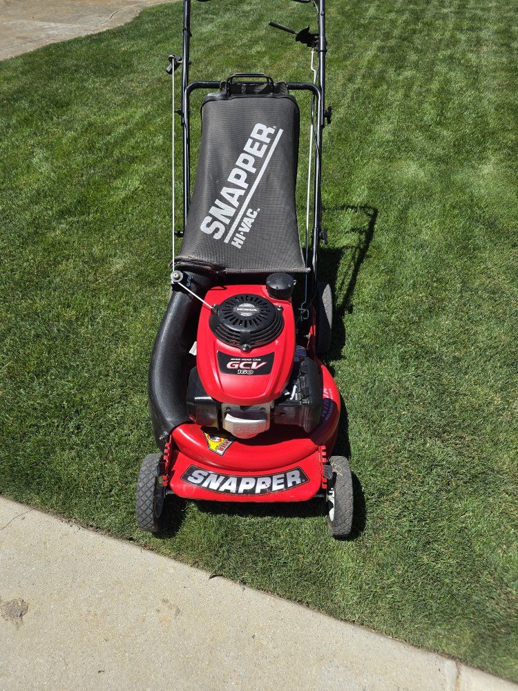 Snapper Hi-Vac Lawn Mower with Honda GCV 160 Engine